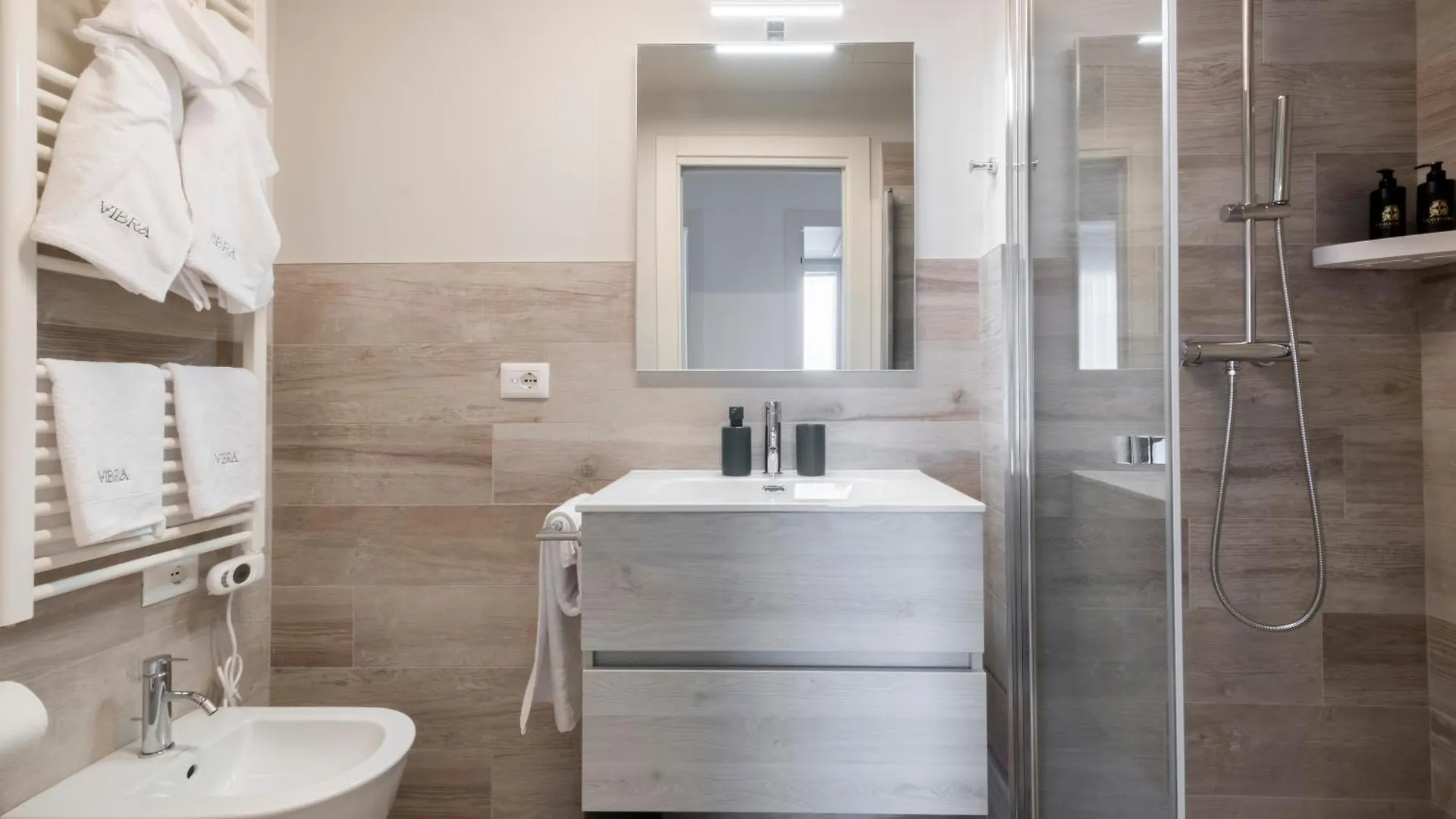 Vibra Tahiti Deluxe Apartment Lido di Jesolo Italy